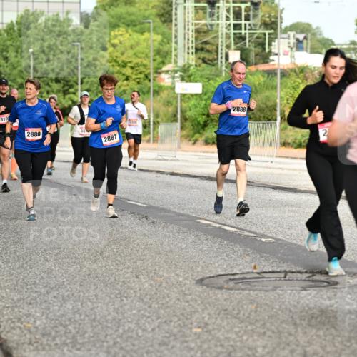 06.09.2026 - CURREX Alsterlauf Dr. Thomas Lammeyer http://msf.ph/oto/10142593 06.09.2026 10:12:18 Laufen 810, 2454, 2880, 55, 2887, 3308, 2888, 2, 3330 meine-sportfotos.de