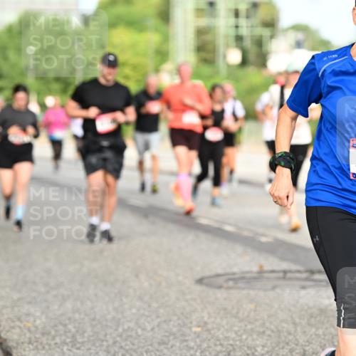 06.09.2026 - CURREX Alsterlauf Dr. Thomas Lammeyer http://msf.ph/oto/10142644 06.09.2026 10:12:23 Laufen 2880 meine-sportfotos.de