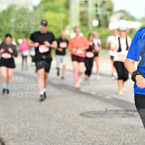 06.09.2026 - CURREX Alsterlauf Dr. Thomas Lammeyer http://msf.ph/oto/10142645 06.09.2026 10:12:23 Laufen 2880 meine-sportfotos.de