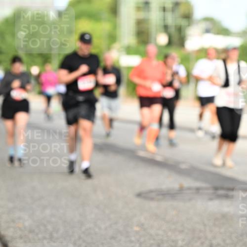06.09.2026 - CURREX Alsterlauf Dr. Thomas Lammeyer http://msf.ph/oto/10142649 06.09.2026 10:12:24 Laufen  meine-sportfotos.de