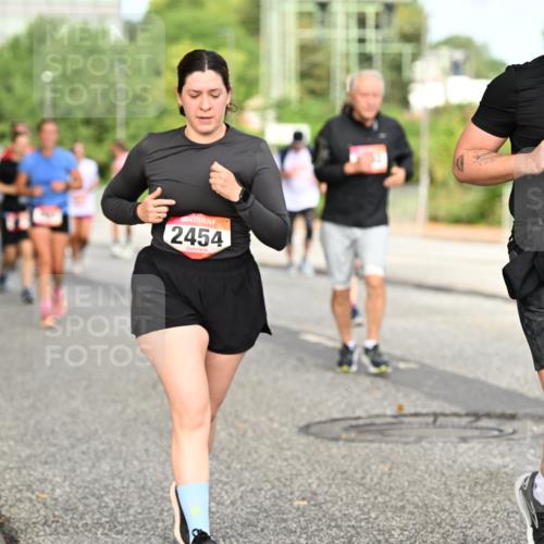 06.09.2026 - CURREX Alsterlauf Dr. Thomas Lammeyer http://msf.ph/oto/10142683 06.09.2026 10:12:27 Laufen 8109, 2454 meine-sportfotos.de