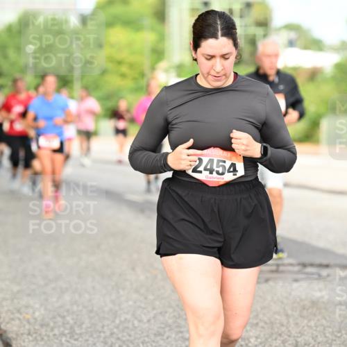 06.09.2026 - CURREX Alsterlauf Dr. Thomas Lammeyer http://msf.ph/oto/10142688 06.09.2026 10:12:28 Laufen 2454 meine-sportfotos.de