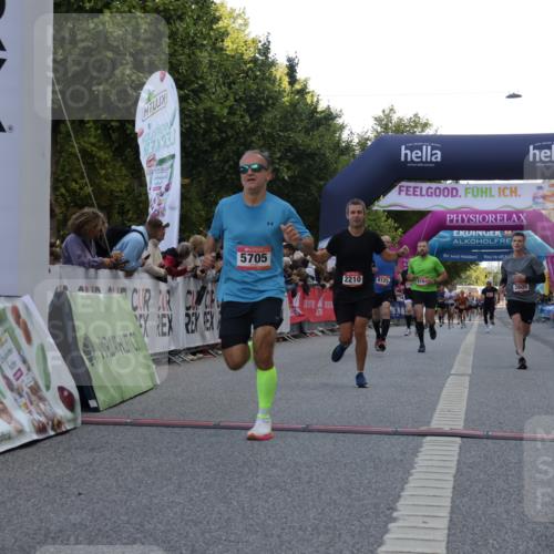 06.09.2026 - CURREX Alsterlauf Yannick Fuchs http://msf.ph/oto/10142689 06.09.2026 09:47:00 Ziel 2072, 2210, 2605, 3678, 4311, 4460, 5198, 5705, 5731, 6162, 6255, 8125 meine-sportfotos.de