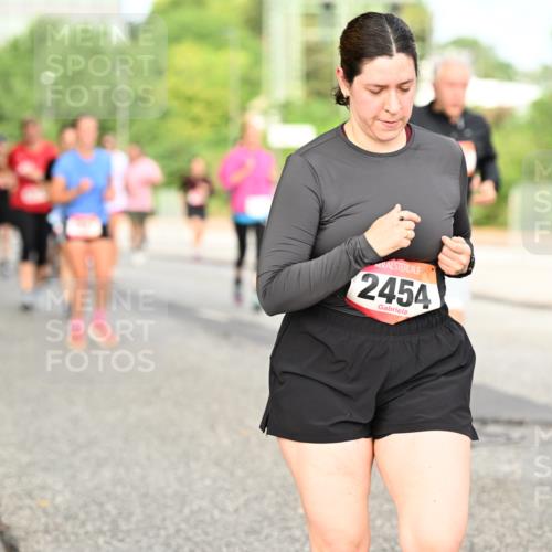 06.09.2026 - CURREX Alsterlauf Dr. Thomas Lammeyer http://msf.ph/oto/10142690 06.09.2026 10:12:28 Laufen 2454 meine-sportfotos.de