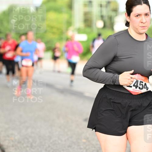 06.09.2026 - CURREX Alsterlauf Dr. Thomas Lammeyer http://msf.ph/oto/10142692 06.09.2026 10:12:28 Laufen 2454 meine-sportfotos.de