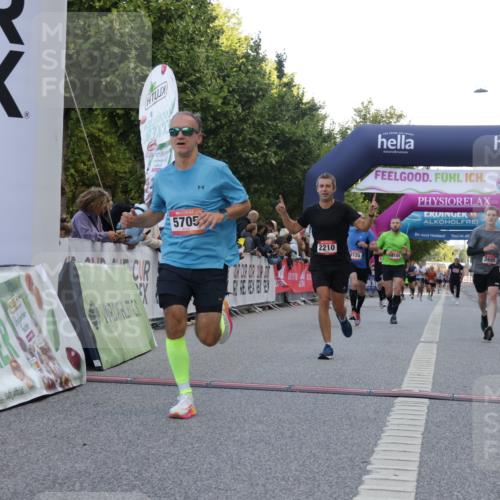 06.09.2026 - CURREX Alsterlauf Yannick Fuchs http://msf.ph/oto/10142718 06.09.2026 09:47:01 Ziel 2072, 2210, 2605, 3678, 4311, 4460, 5198, 5705, 5731, 8104, 8125 meine-sportfotos.de