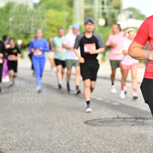 06.09.2026 - CURREX Alsterlauf Dr. Thomas Lammeyer http://msf.ph/oto/10142758 06.09.2026 10:12:35 Laufen 0, 10, 2024, 3633 meine-sportfotos.de