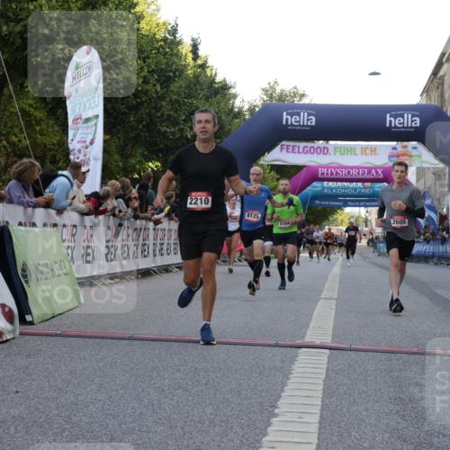 06.09.2026 - CURREX Alsterlauf Yannick Fuchs http://msf.ph/oto/10142802 06.09.2026 09:47:02 Ziel 2072, 2210, 2569, 2605, 3678, 4311, 4460, 5198, 5705, 5731, 6150, 8104, 8125 meine-sportfotos.de