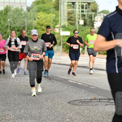 06.09.2026 - CURREX Alsterlauf Dr. Thomas Lammeyer http://msf.ph/oto/10142832 06.09.2026 10:12:48 Laufen 5037, 4756, 4750, 349, 2688, 4232, 5223 meine-sportfotos.de