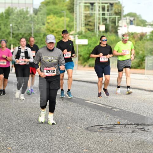 06.09.2026 - CURREX Alsterlauf Dr. Thomas Lammeyer http://msf.ph/oto/10142837 06.09.2026 10:12:48 Laufen 2688, 349, 4232, 4756, 4750 meine-sportfotos.de