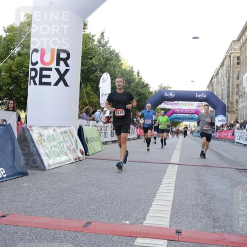 06.09.2026 - CURREX Alsterlauf Yannick Fuchs http://msf.ph/oto/10142841 06.09.2026 09:47:02 Ziel 2072, 2210, 2569, 2605, 3678, 4311, 4460, 5198, 5705, 5731, 6150, 8104, 8125 meine-sportfotos.de