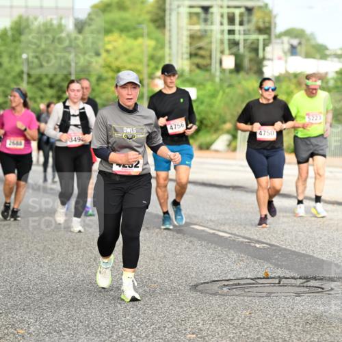 06.09.2026 - CURREX Alsterlauf Dr. Thomas Lammeyer http://msf.ph/oto/10142845 06.09.2026 10:12:49 Laufen 4756, 2688, 3492, 4750 meine-sportfotos.de
