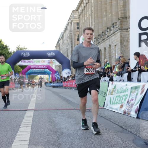 06.09.2026 - CURREX Alsterlauf Yannick Fuchs http://msf.ph/oto/10142999 06.09.2026 09:47:04 Ziel 2072, 2210, 2569, 2605, 4460, 5705, 6150, 8104, 8125 meine-sportfotos.de