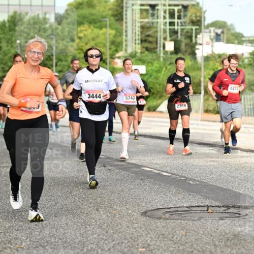 06.09.2026 - CURREX Alsterlauf Dr. Thomas Lammeyer http://msf.ph/oto/10143035 06.09.2026 10:13:09 Laufen 3648, 5820, 3444, 5743, 2368, 02, 4477 meine-sportfotos.de