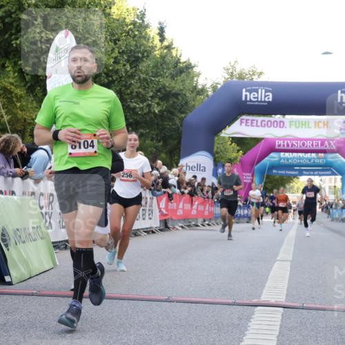 06.09.2026 - CURREX Alsterlauf Yannick Fuchs http://msf.ph/oto/10143043 06.09.2026 09:47:05 Ziel 2072, 2210, 2569, 2605, 4460, 5297, 5705, 6150, 8104, 8125 meine-sportfotos.de