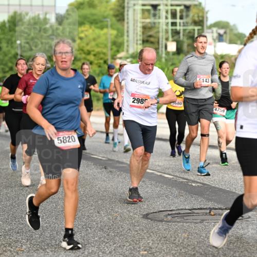 06.09.2026 - CURREX Alsterlauf Dr. Thomas Lammeyer http://msf.ph/oto/10143076 06.09.2026 10:13:13 Laufen 3948, 5820, 2985, 143, 680, 4759, 4592 meine-sportfotos.de