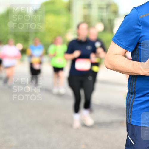 06.09.2026 - CURREX Alsterlauf Dr. Thomas Lammeyer http://msf.ph/oto/10143137 06.09.2026 10:13:20 Laufen 394 meine-sportfotos.de