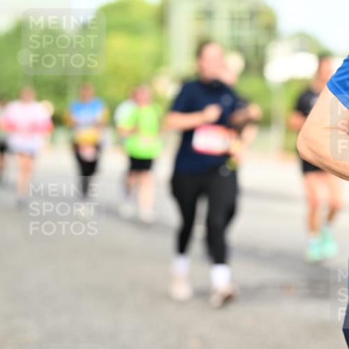 06.09.2026 - CURREX Alsterlauf Dr. Thomas Lammeyer http://msf.ph/oto/10143138 06.09.2026 10:13:20 Laufen  meine-sportfotos.de