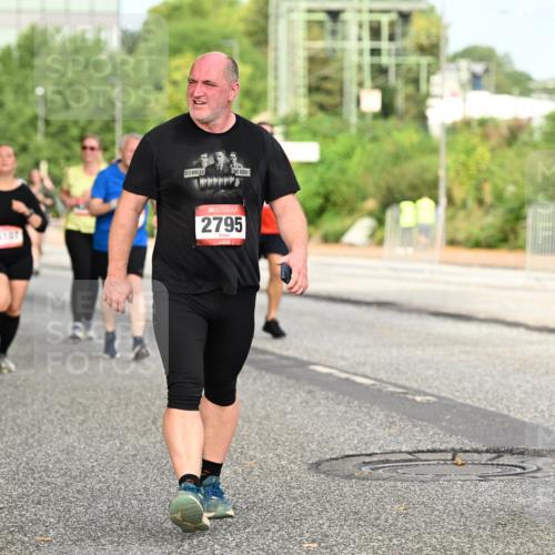 06.09.2026 - CURREX Alsterlauf Dr. Thomas Lammeyer http://msf.ph/oto/10143213 06.09.2026 10:13:32 Laufen 2795 meine-sportfotos.de