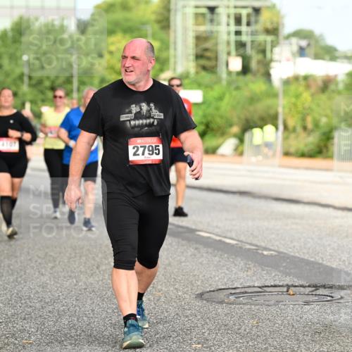 06.09.2026 - CURREX Alsterlauf Dr. Thomas Lammeyer http://msf.ph/oto/10143215 06.09.2026 10:13:32 Laufen 2795 meine-sportfotos.de
