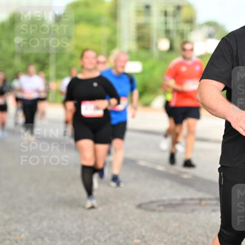 06.09.2026 - CURREX Alsterlauf Dr. Thomas Lammeyer http://msf.ph/oto/10143230 06.09.2026 10:13:34 Laufen 2795 meine-sportfotos.de