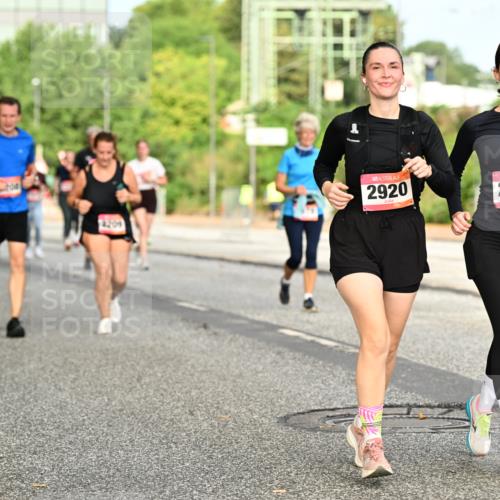 06.09.2026 - CURREX Alsterlauf Dr. Thomas Lammeyer http://msf.ph/oto/10143329 06.09.2026 10:13:45 Laufen 2920, 2928 meine-sportfotos.de