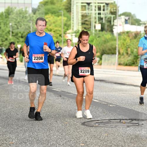06.09.2026 - CURREX Alsterlauf Dr. Thomas Lammeyer http://msf.ph/oto/10143354 06.09.2026 10:13:48 Laufen 2208, 2209 meine-sportfotos.de