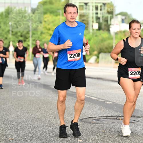 06.09.2026 - CURREX Alsterlauf Dr. Thomas Lammeyer http://msf.ph/oto/10143365 06.09.2026 10:13:49 Laufen 2208, 2209 meine-sportfotos.de