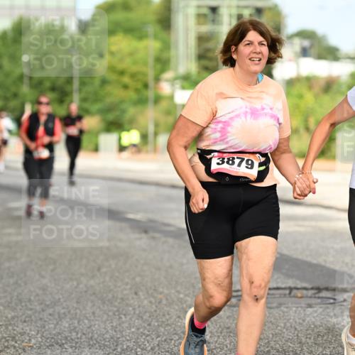 06.09.2026 - CURREX Alsterlauf Dr. Thomas Lammeyer http://msf.ph/oto/10143396 06.09.2026 10:13:58 Laufen 3879, 3875 meine-sportfotos.de