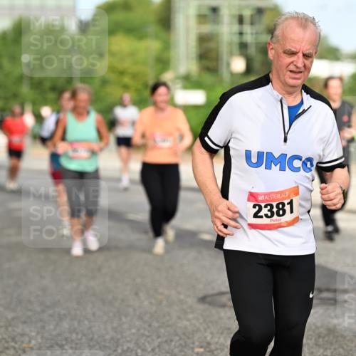 06.09.2026 - CURREX Alsterlauf Dr. Thomas Lammeyer http://msf.ph/oto/10143448 06.09.2026 10:14:05 Laufen 2381 meine-sportfotos.de