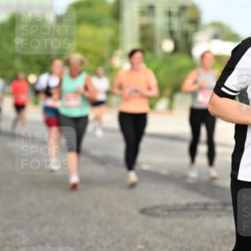 06.09.2026 - CURREX Alsterlauf Dr. Thomas Lammeyer http://msf.ph/oto/10143453 06.09.2026 10:14:05 Laufen 2381 meine-sportfotos.de
