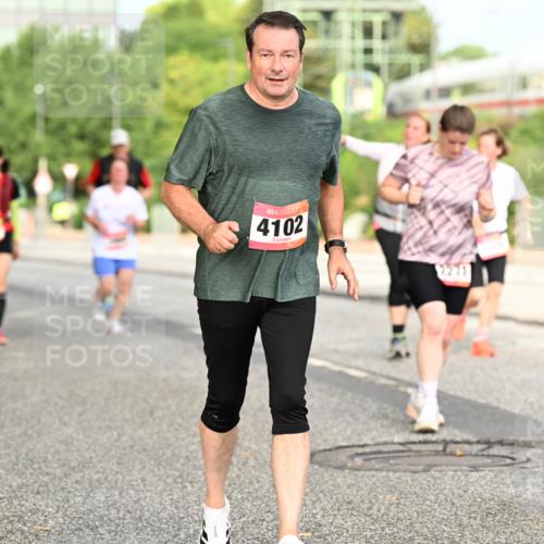 06.09.2026 - CURREX Alsterlauf Dr. Thomas Lammeyer http://msf.ph/oto/10143670 06.09.2026 10:14:30 Laufen 4102, 2271 meine-sportfotos.de