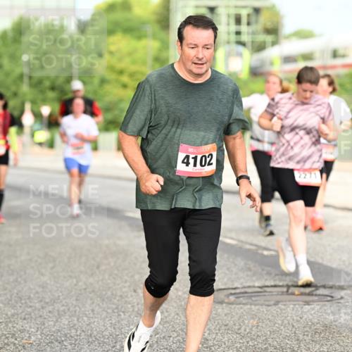 06.09.2026 - CURREX Alsterlauf Dr. Thomas Lammeyer http://msf.ph/oto/10143671 06.09.2026 10:14:30 Laufen 4102, 2271 meine-sportfotos.de