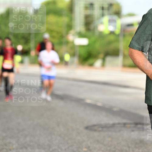 06.09.2026 - CURREX Alsterlauf Dr. Thomas Lammeyer http://msf.ph/oto/10143685 06.09.2026 10:14:32 Laufen 410 meine-sportfotos.de