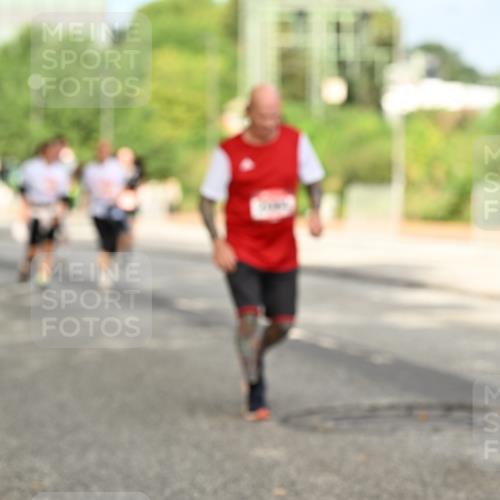 06.09.2026 - CURREX Alsterlauf Dr. Thomas Lammeyer http://msf.ph/oto/10143883 06.09.2026 10:15:04 Laufen 5 meine-sportfotos.de