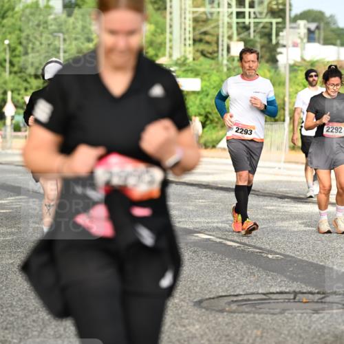 06.09.2026 - CURREX Alsterlauf Dr. Thomas Lammeyer http://msf.ph/oto/10143997 06.09.2026 10:15:21 Laufen 2292, 2293 meine-sportfotos.de