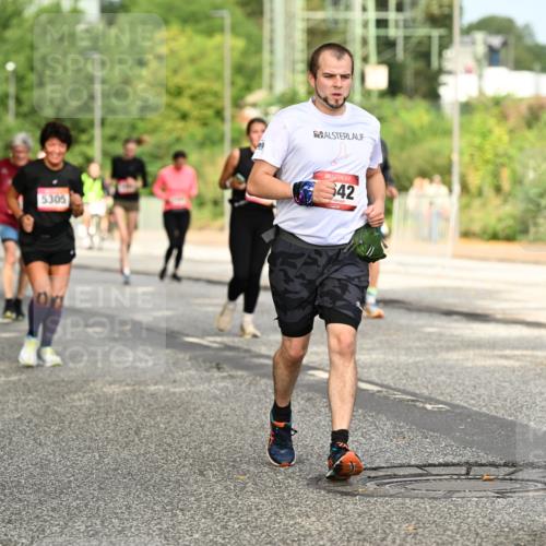 06.09.2026 - CURREX Alsterlauf Dr. Thomas Lammeyer http://msf.ph/oto/10144126 06.09.2026 10:15:38 Laufen 5305, 42 meine-sportfotos.de
