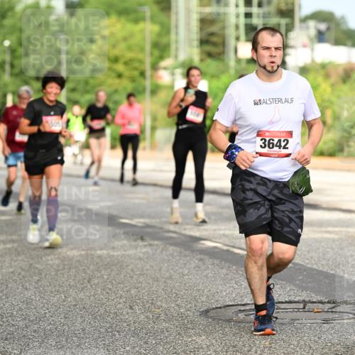 06.09.2026 - CURREX Alsterlauf Dr. Thomas Lammeyer http://msf.ph/oto/10144132 06.09.2026 10:15:39 Laufen 3642 meine-sportfotos.de