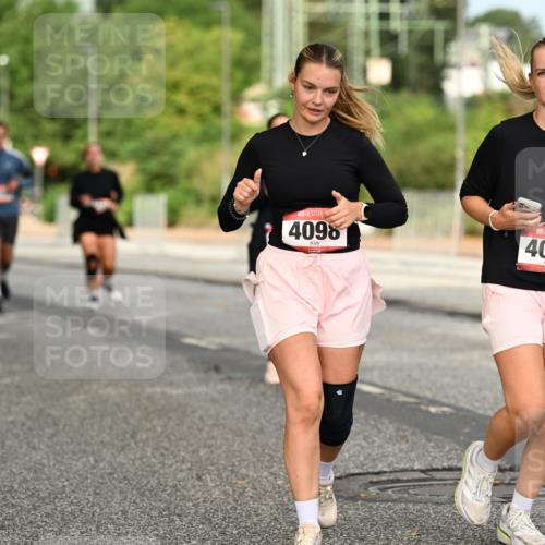 06.09.2026 - CURREX Alsterlauf Dr. Thomas Lammeyer http://msf.ph/oto/10144235 06.09.2026 10:15:52 Laufen 4098, 4099 meine-sportfotos.de