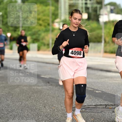 06.09.2026 - CURREX Alsterlauf Dr. Thomas Lammeyer http://msf.ph/oto/10144236 06.09.2026 10:15:52 Laufen 4098, 4099 meine-sportfotos.de