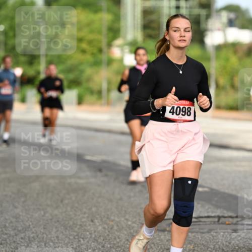 06.09.2026 - CURREX Alsterlauf Dr. Thomas Lammeyer http://msf.ph/oto/10144239 06.09.2026 10:15:52 Laufen 4098, 4099 meine-sportfotos.de