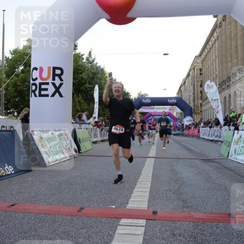 06.09.2026 - CURREX Alsterlauf Yannick Fuchs http://msf.ph/oto/10144264 06.09.2026 09:47:25 Ziel 2106, 2807, 4441, 4674, 4863, 5389, 5407, 5645, 5729, 6021, 6172 meine-sportfotos.de