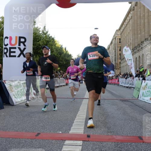 06.09.2026 - CURREX Alsterlauf Yannick Fuchs http://msf.ph/oto/10144550 06.09.2026 09:47:28 Ziel 2106, 2807, 2953, 3386, 4441, 4674, 4863, 5309, 5389, 5407, 5645, 5729, 6021 meine-sportfotos.de