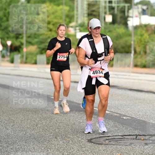 06.09.2026 - CURREX Alsterlauf Dr. Thomas Lammeyer http://msf.ph/oto/10144609 06.09.2026 10:16:43 Laufen 2754, 4934 meine-sportfotos.de