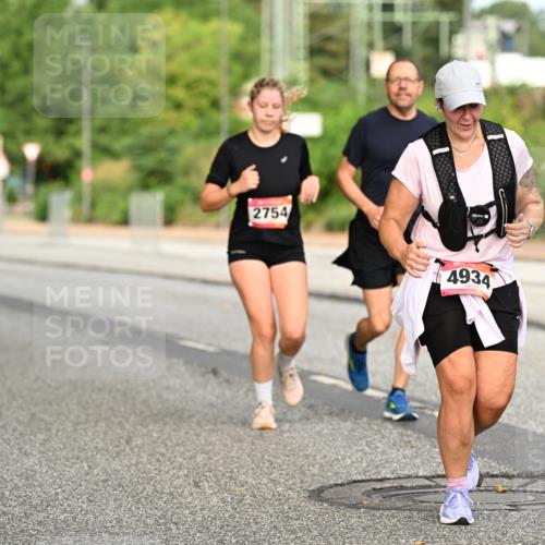 06.09.2026 - CURREX Alsterlauf Dr. Thomas Lammeyer http://msf.ph/oto/10144617 06.09.2026 10:16:44 Laufen 2754, 4934 meine-sportfotos.de
