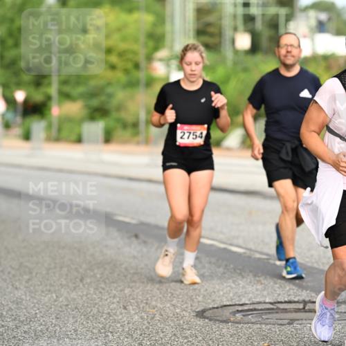 06.09.2026 - CURREX Alsterlauf Dr. Thomas Lammeyer http://msf.ph/oto/10144620 06.09.2026 10:16:44 Laufen 2754, 4934 meine-sportfotos.de