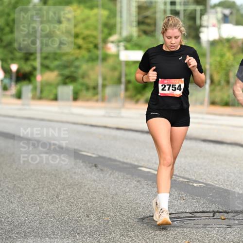 06.09.2026 - CURREX Alsterlauf Dr. Thomas Lammeyer http://msf.ph/oto/10144627 06.09.2026 10:16:45 Laufen 3486, 2754 meine-sportfotos.de