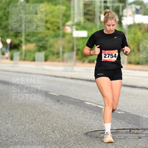06.09.2026 - CURREX Alsterlauf Dr. Thomas Lammeyer http://msf.ph/oto/10144628 06.09.2026 10:16:45 Laufen 2754 meine-sportfotos.de