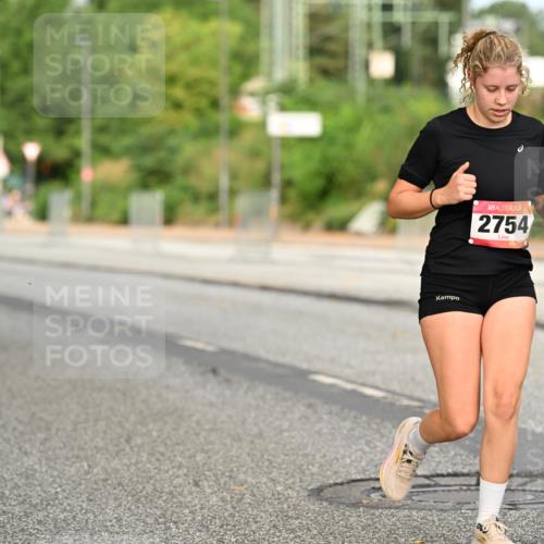 06.09.2026 - CURREX Alsterlauf Dr. Thomas Lammeyer http://msf.ph/oto/10144631 06.09.2026 10:16:46 Laufen 2754 meine-sportfotos.de
