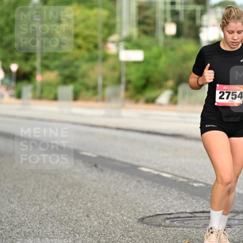 06.09.2026 - CURREX Alsterlauf Dr. Thomas Lammeyer http://msf.ph/oto/10144634 06.09.2026 10:16:46 Laufen 2754 meine-sportfotos.de